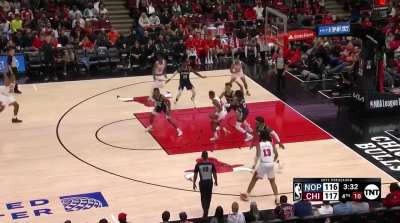 [Highlight] Dalen Terry hits a nice looking bounce pass, in his first preseason game.
