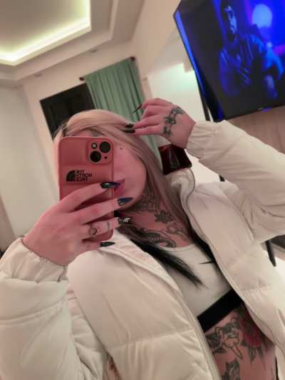 I am viki ⬇️🙋🏼‍<wbr>♀️
