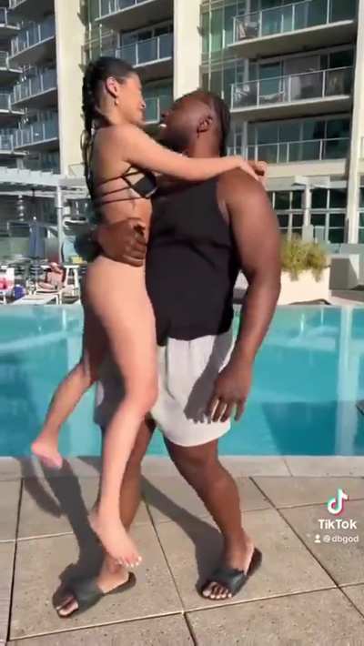 Once he grab her and lift her like that she could only think one thing ~