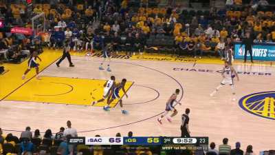 [Highlight] DeAaron Fox runs all over the place to lose Looney to lay it in