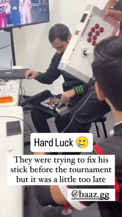 Arslan Ash's Stick broke before EWC Tekken Round 1