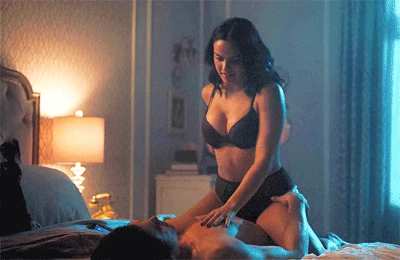 Camila Mendes