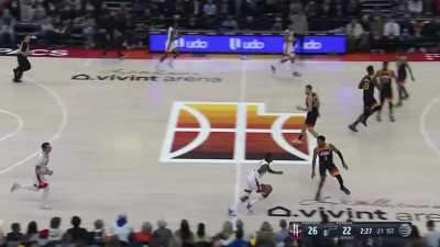 [Highlight] Garrison Mathews casually knocks down a 31-foot three, then follows it up with a 28-footer on the next possession