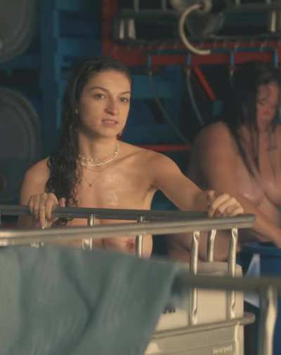 Sydney Meyer - Massive tits in 'Y : The Last Man' S01E06