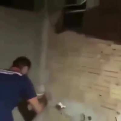 O orochi depois de ver o doa cagando pelado