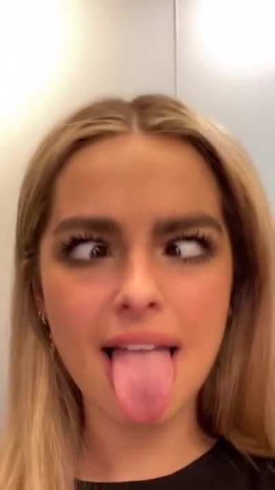 😜