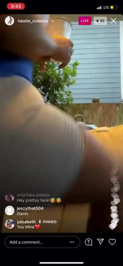 I’d go wild shit on this joint😯 she gripping that bitch