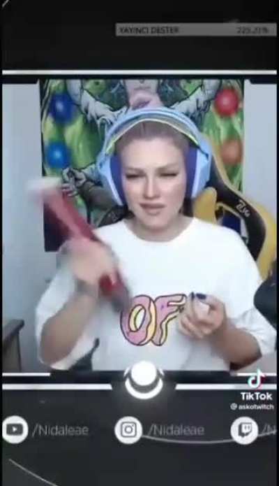 RIP her coochie