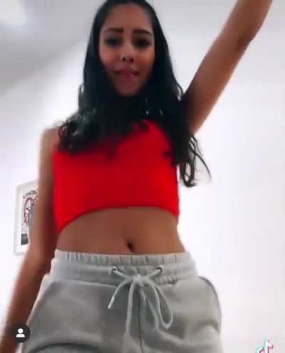 Elle gère