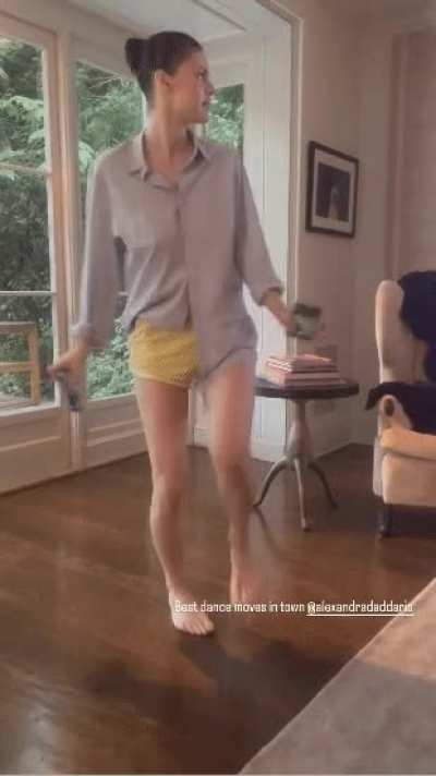 (GIF) Alexandra Daddario (IG)
