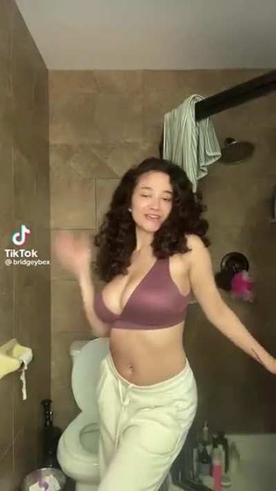 I don’t care what y’all say. she is wifey material ❤️