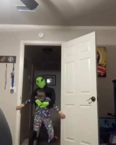Someone get this boy an Oscar for his alien abduction costume