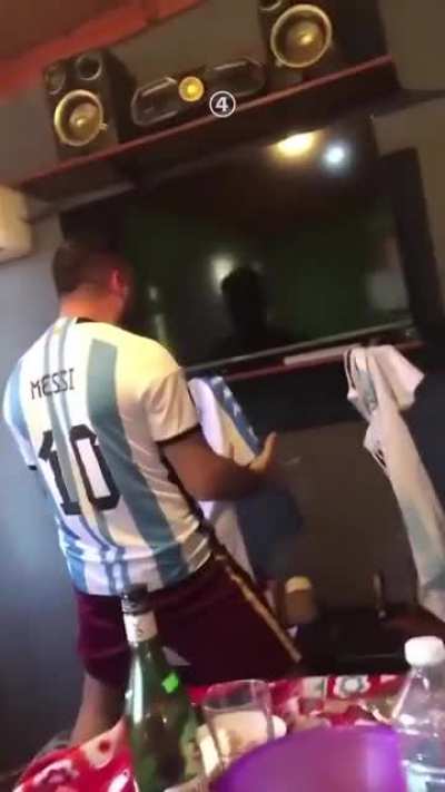 Fan’s reaction to Lionel Messi’s goal against Mexico to keep Argentina in the World Cup