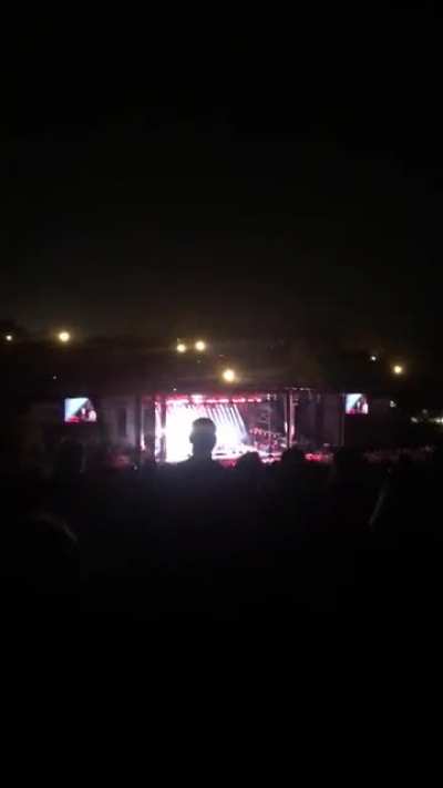 Dave grohl stabbed with knife at live show S/