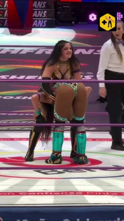 This gear is insane 🍑 Night of the Amazonas CMLL 03-06-26