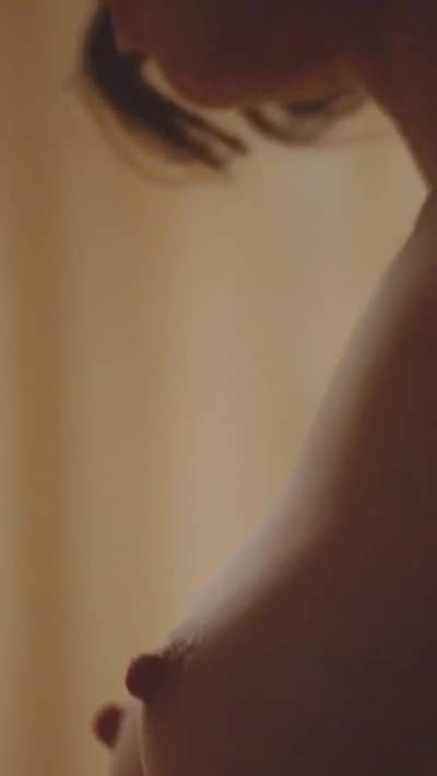Lizzy caplan