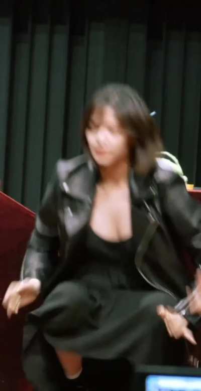 👀