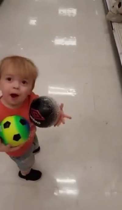 Kid reacts to dog skeletons