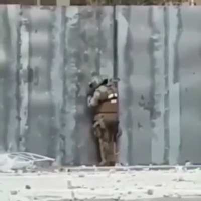 Cuando te pegas un toque antes de salir a proteger Chile