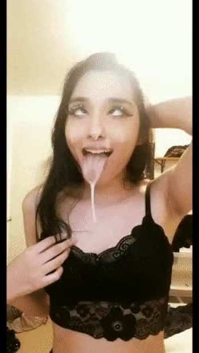I recoiled as my ex splashed cum on my new face, wanting to vomit before I finding myself incredibly in love with it, 