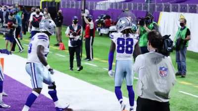 [Field View] What CeeDee Lamb's circus TD catch looked like from the back of the end zone