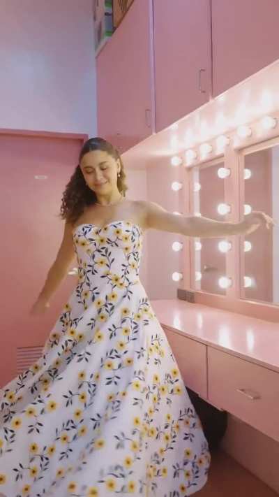 Yassi Pressman 