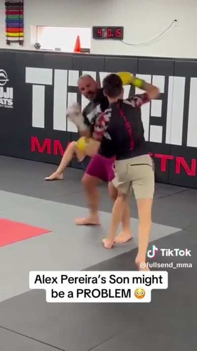 Alex Pereira’s son his body movement is just like his dad