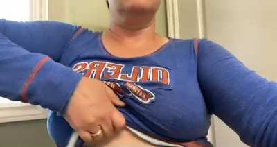 Tittydrop to help motivate the Oilers for game 1!