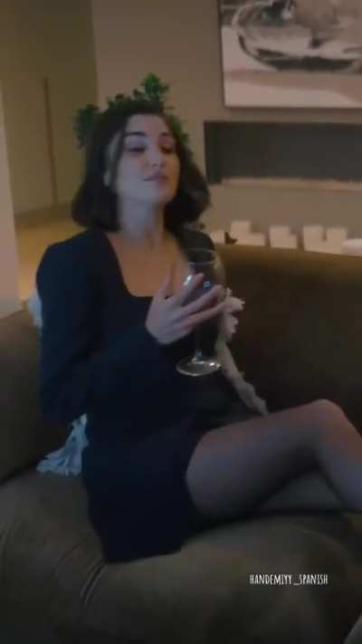 Hande ye aynı anda cum trib yapicak dm ayakları vücudu heryeri inanılmaz