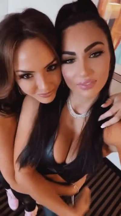 Cassie Lee & Jessica McKay 😍