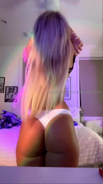 White Show Off 3
