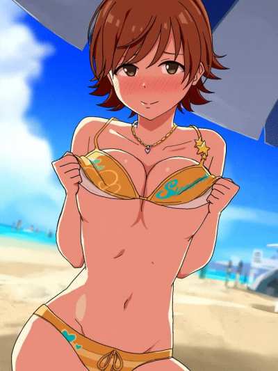 Flashing boobs in the beach
