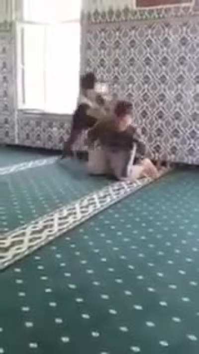 Cami dövüşü ama üzücü