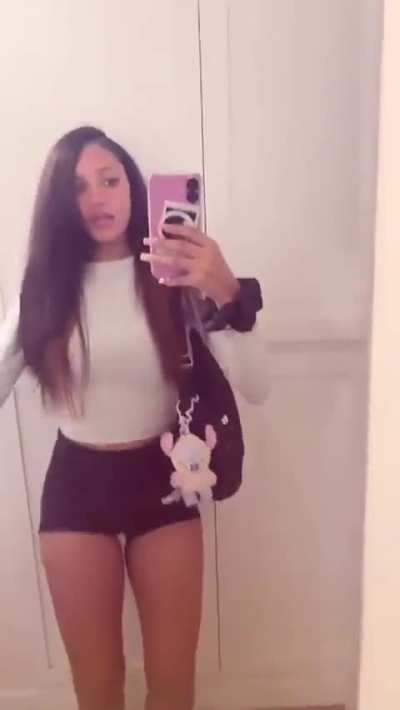Her legs bruh