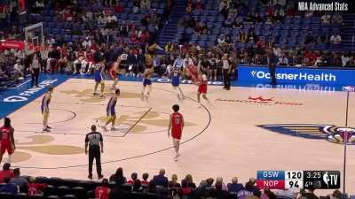 [Highlight] Trayce Jackson-Davis, the 57th pick in the 2023 draft, grabs 7 offensive rebounds and blocks 4 shots against the Pelicans. The Warriors bought him from the Wizards for $2 million.