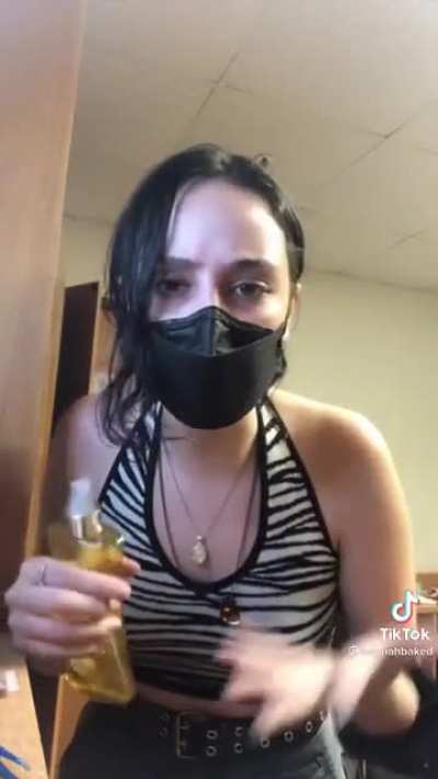 Girl with parosmia shows what she can eat in a day