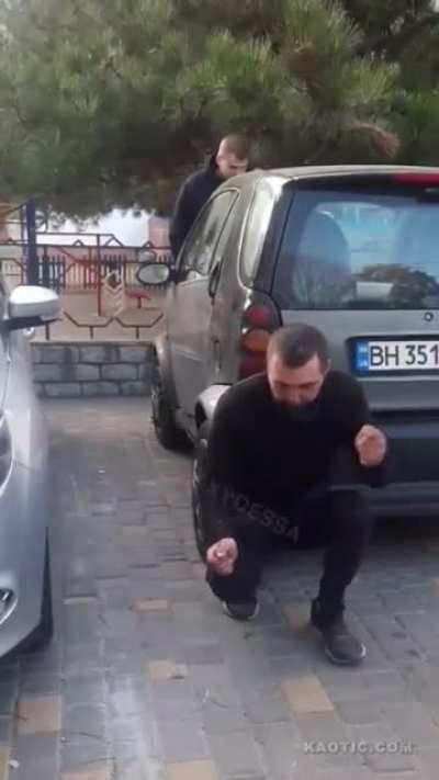 Выйди быстро сказал!