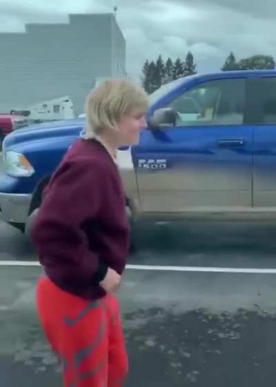 Anna twerking in sweatpants
