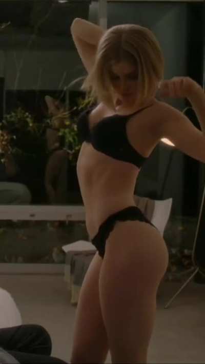 Elena Kampouris