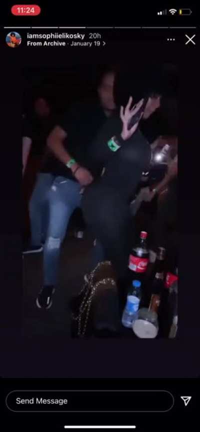 She’s bouncing dat ASS!!