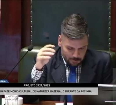 Cesar Maia apareceu cagando numa votação online da Câmara de Vereadores do Rio | Ele é ex-prefeito da cidade e hoje vereador