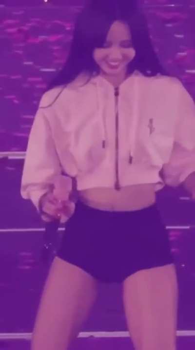 Damn Lisa 🥵