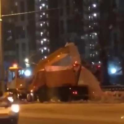 Раскр<wbr>ыта тайна почему в Питере зимой пробл<wbr>емы с уборкой снега