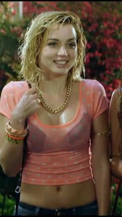 Ana de Armas - wet & hot