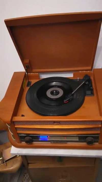 Wow I can't believe how crisp Beethoven's sounds on this vinyl player