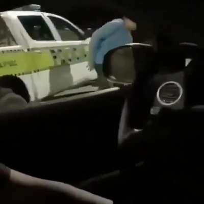 Ah, policía, nunca cambies...