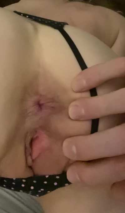Helping himself to a sneak preview while I enjoy sucking his big cock [F43]