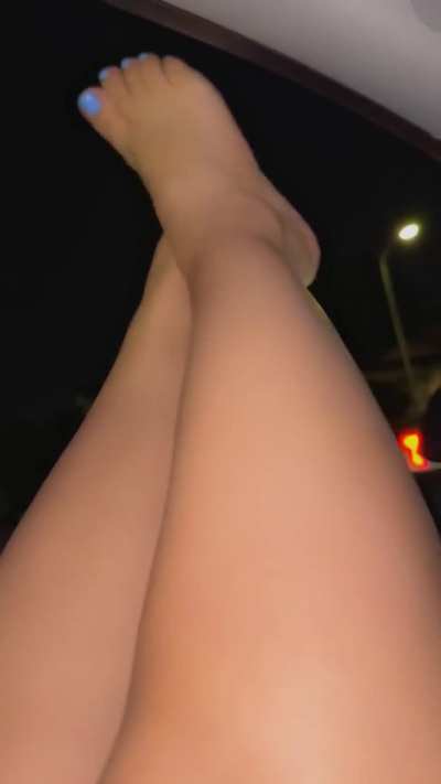 Blue pedi outside the car window 