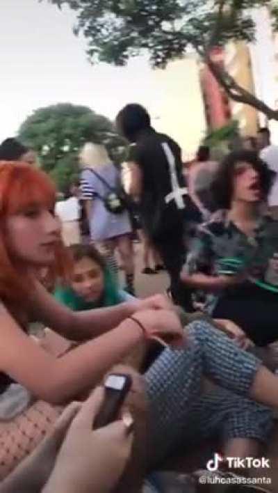 Vim de uma raça robô absoluta pergunta quer q eu extermine a ração humana por completo