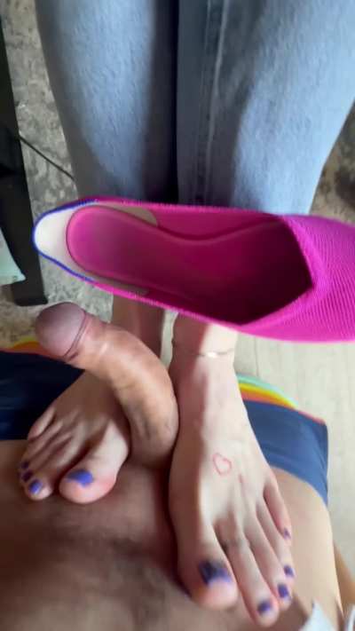 POV: your wife works from home and you need to fuck her feet 💦